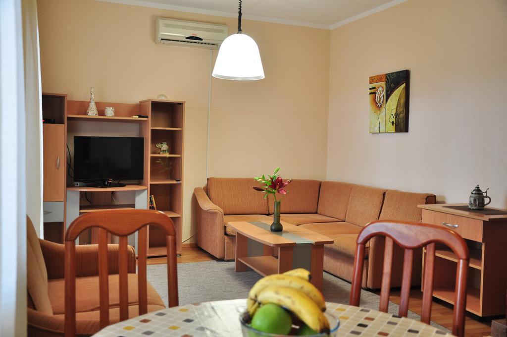 Comfort Apartments Bar Buitenkant foto